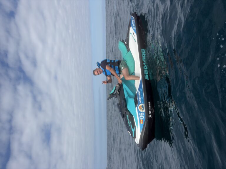 Moto de agua en la bah&iacute;a de Santander con North Bay Adventure